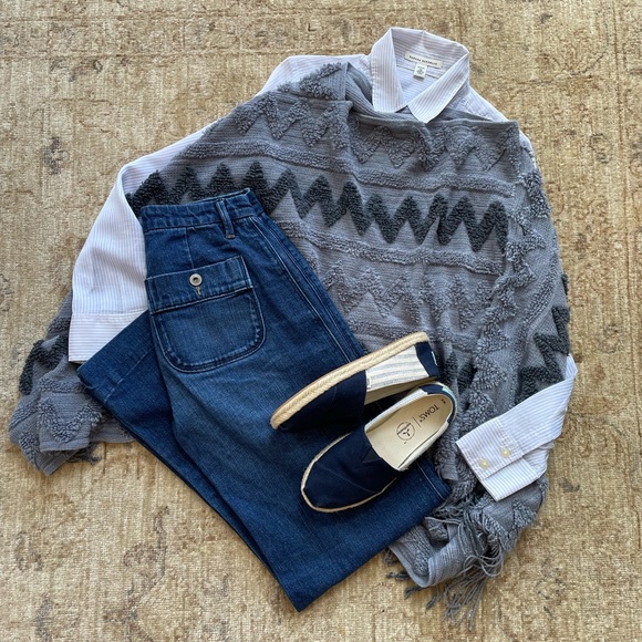 Lux Poncho. Dark and Light Gray. One size. - Picture 6 of 7